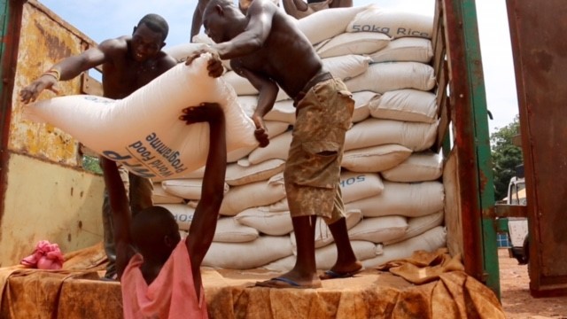 USAID partner UN World Food Program provides lifesaving aid to conflict-affected Central Africans. 