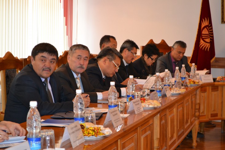 Members of the Council of Judges discuss funding for reform of the Kyrgyz judicial system.