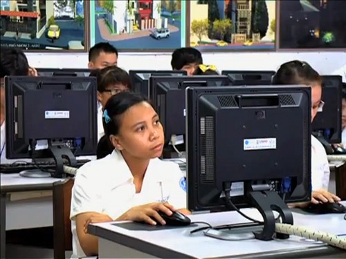 Vưởng tham gia lớp học CNTT tại Đại học Văn Lang.