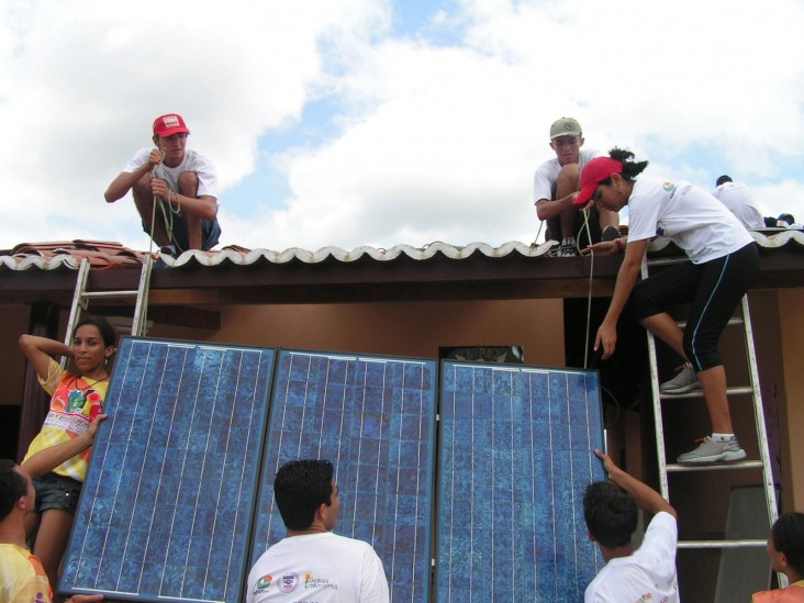 Youth learn how to install solar panels to power a computer center in the rural community of São João. 