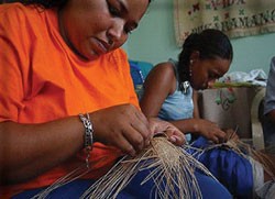 Orlanda and her daughter work at hand weaving at their home in the town of Bucaramanga, where they escaped to after being uproot