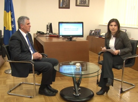 Ministar unutrašnjih poslova na Kosovu, Bajram Rexhepi, odgovara na pitanja zvaničnika iz Beograda