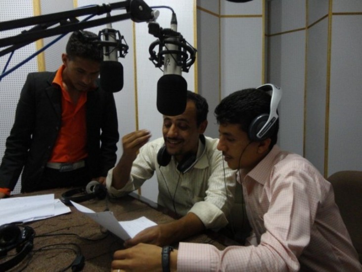 Young Yemenis engage listeners in a discussion about the future of their government and nation. 
