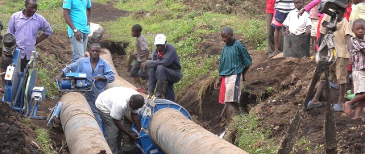 Workers fuse pipes together in Goma.
