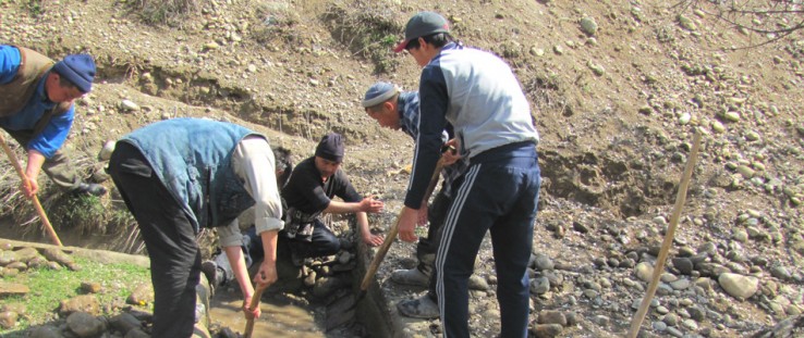 Young men from Zulpuev municipality clear the irrigation canal so thousands of farmers can receive water to maintain their crop 