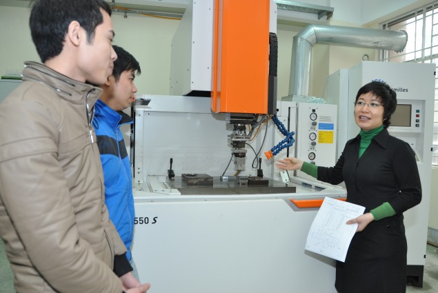 HEEAP faculty participant Dr.Nguyen Thi Hong Minh at the Hanoi University of Science and Technology (HUST)