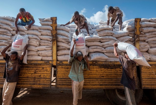 WFP collects and distributes food items for the Somali Region in Ethiopia in warehouses in Jigjiga. Workers offload sorghum bags (50 KG each) from a truck into the warehouse. USAID donated the food.