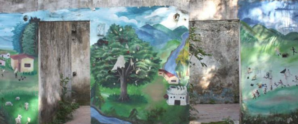 Mural representing three moments: life before the conflict, after the displacement, and expectations for a better future