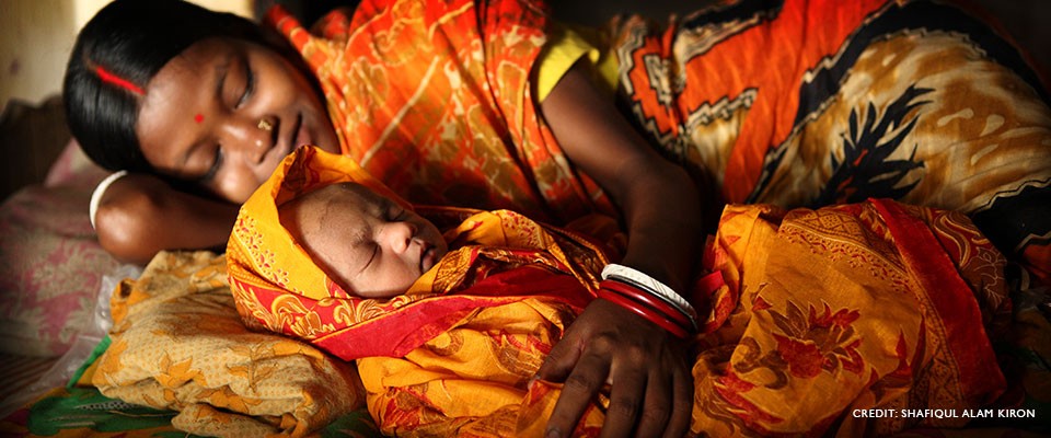 Image of mother and newborn baby in Bangladesh