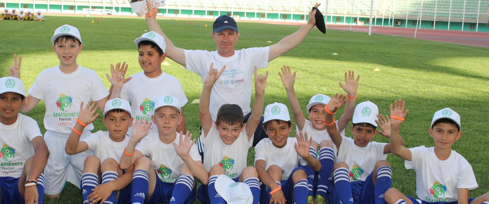 In Turkmenistan, USAID helps to prevent HIV and TB transmission by promoting healthy lifestyles among youth. Photo: USAID