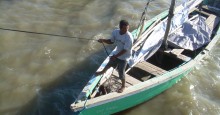 Honduran fisher in small-scale boat