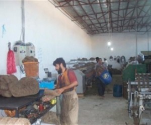 Packing wool at the Ikhlas Wool Spinning Company.