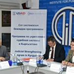 Дискуссии во время круглого стола с Верховным судом КР и Программы USAID-IDLO по укреплению судеб-ной системы Кыргызстана 