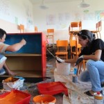 Zajednice se ujedinjuju da bi radile na renovaciji učionice 