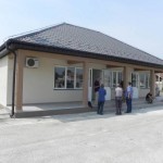 Residents of Staro Gracko/Grackë e Vjetër gather around their newly-renovated Community Center.