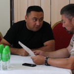 Alisher Abdullajonov, founder of VOOLEN TEKS (left) negotiating trade deals during B2B meeting