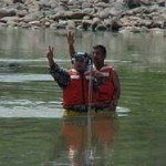 Staff from the Ministry of Natural Resources and Environment measure water levels on the Choluteca River.