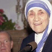 Mother Theresa appears at a State Department ceremony hosted by Secretary of State James Baker, in background, Dec. 8, 1991.