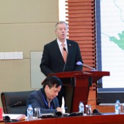 Đại sứ Hoa Kỳ Ted Osius phát biểu tại Hội thảo Biến đổi Khí hậu vùng Đồng bằng sông Hồng.