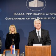 Američka vlada odvojila 9 miliona dolara za jačanje privrede i unapređenje rada institucija u Srbiji 