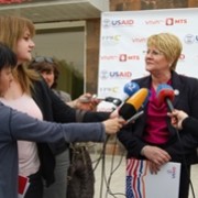 USAID Armenia Mission Director Karen Hilliard answering questions of the media at the launch ceremony.