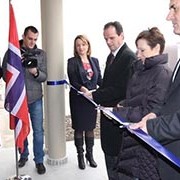 US Ambassador Jacobson and leaders from Kosovo’s judiciary cut the inaugural ribbon 