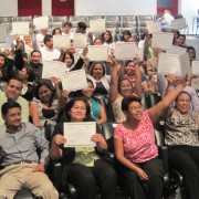 Los 50 nuevos orientadores vocacionales muestran sus certificados