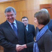 Посол Эллиотт приветствует заместителя Премьер-министра Алимардона