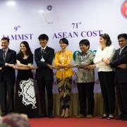 Direktur Regional Intel Anshul Sonak, Amb. Nina Hachigian, Tim MINO dari Indonesia, Penasihat Tim Dr. Deendarlianto, USAID ASEAN Principal Officer Erin McKee, dan SekJen Kemenristekdikti Ainun Na'im
