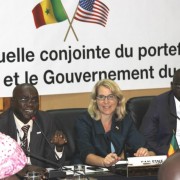  Les officiels américain et senegalais lors de la revue annuelle des programmes de l'USAID
