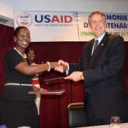 Gwendoline Abunaw and Matthew Smith shaking hands at the announcement of the partnership between USAID and Ecobank Cameroon.