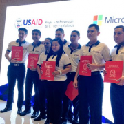 La alianza entre USAID y Microsoft beneficiará a miles de jóvenes salvadoreños en situación de riesgo social con una inversión d