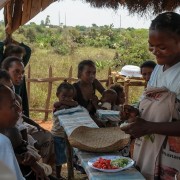 Démonstration culinaire dans l'Androy, dans le sud de Madagascar