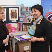 Каждая начальная школа получит набор из 123 книг на кыргызском языке