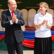 Cambodian Minister of Health Mam Bunheng (left) and Monique Mosolf of USAID (right) commemorate World TB Day